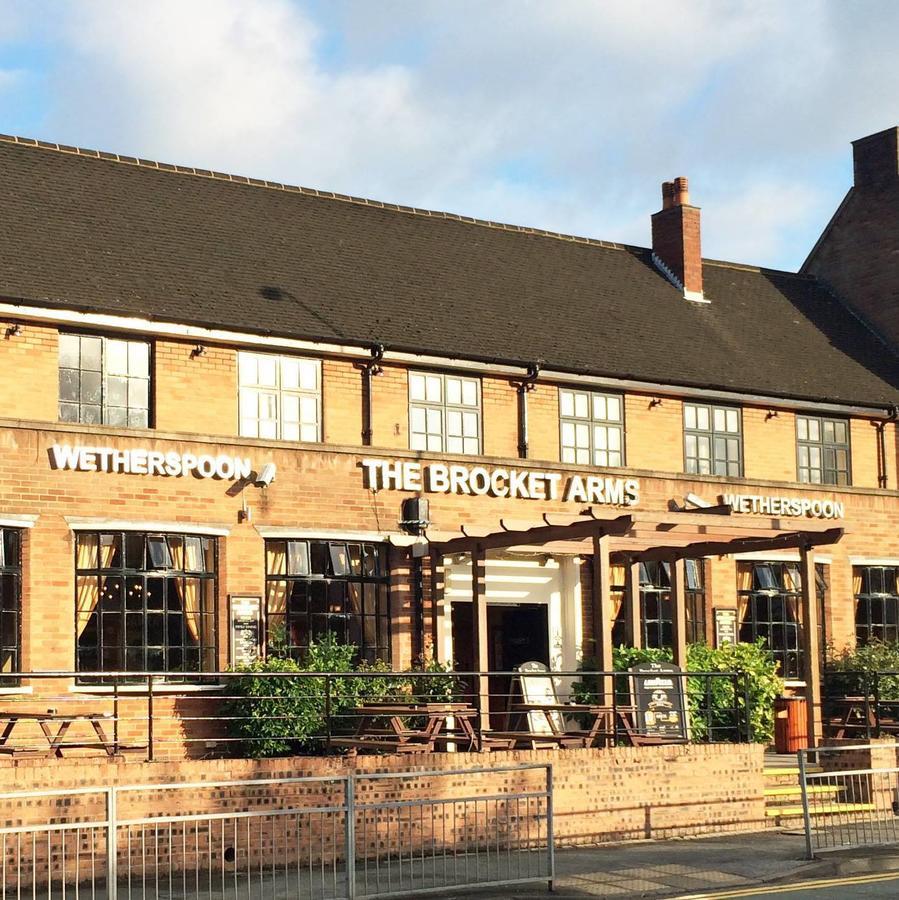 The Brocket Arms Wetherspoon Hotel วีแกน ภายนอก รูปภาพ